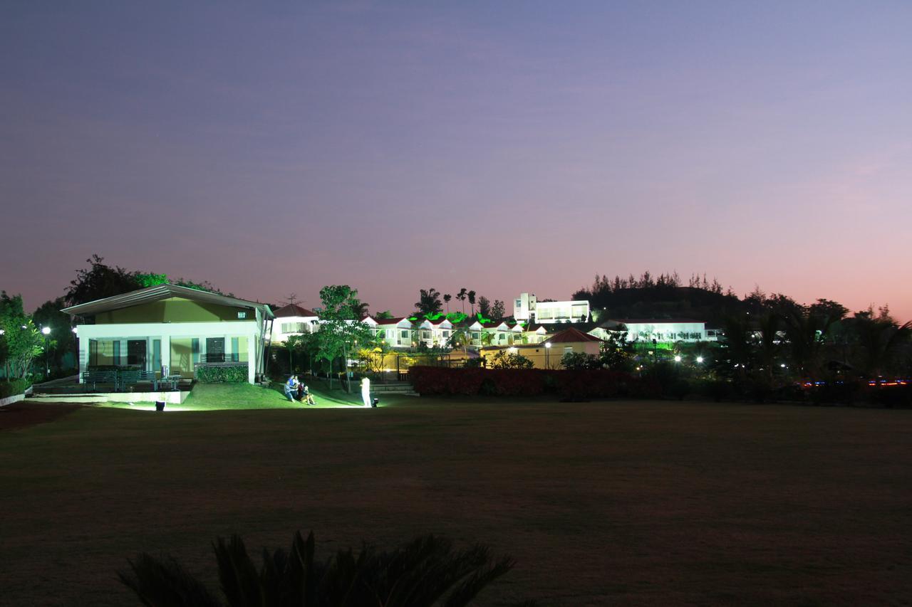 Savana Lake Resort Nashik Bagian luar foto