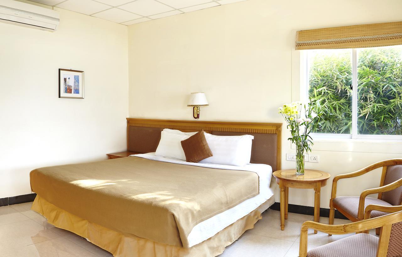Savana Lake Resort Nashik Bagian luar foto