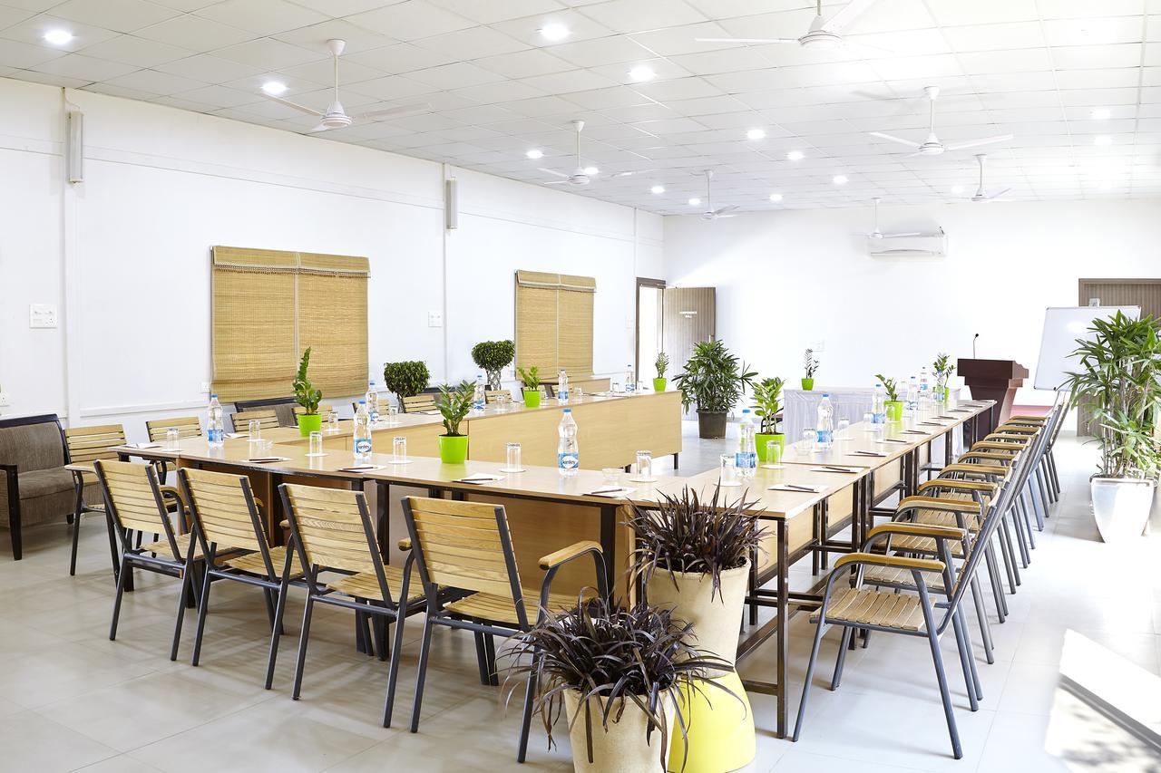 Savana Lake Resort Nashik Bagian luar foto