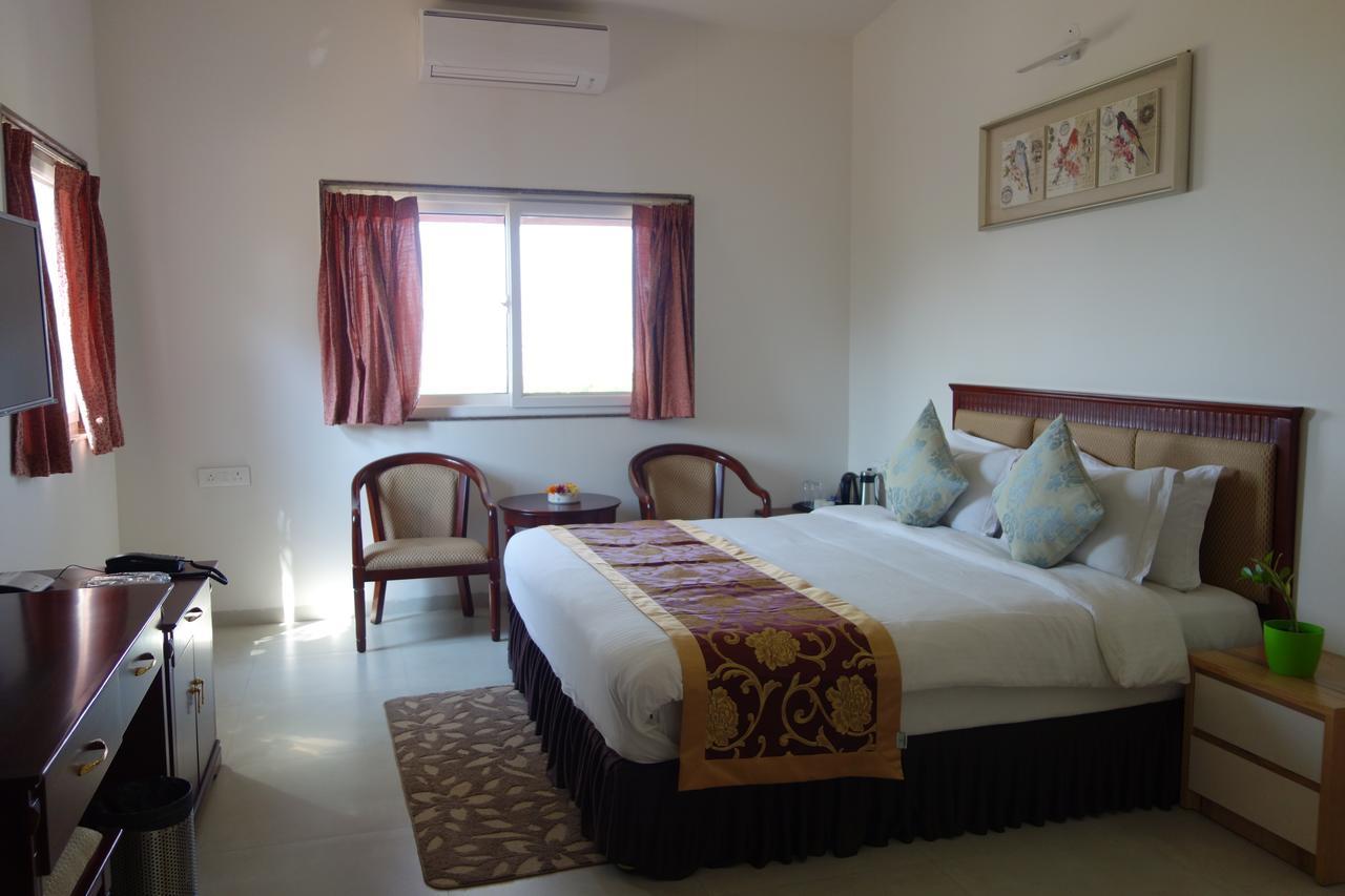 Savana Lake Resort Nashik Bagian luar foto