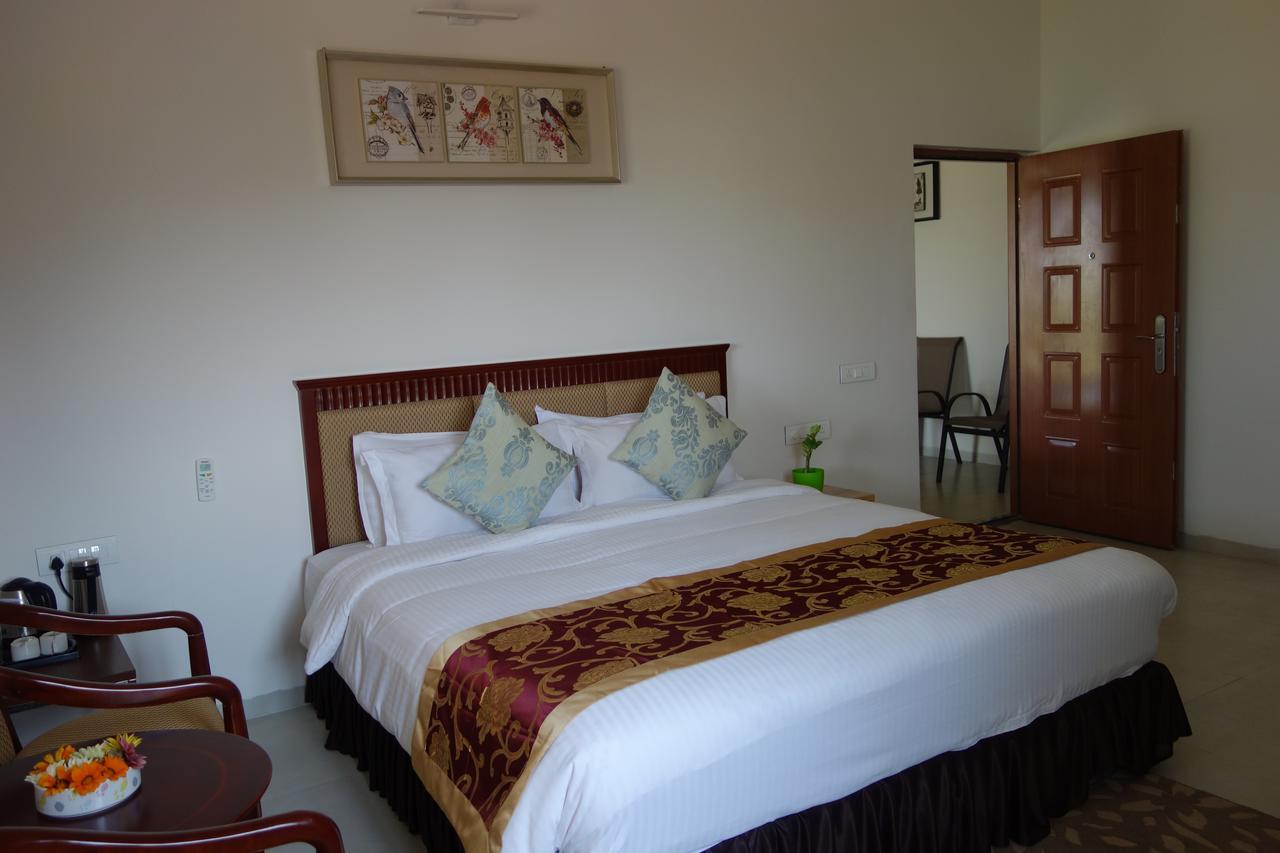 Savana Lake Resort Nashik Bagian luar foto
