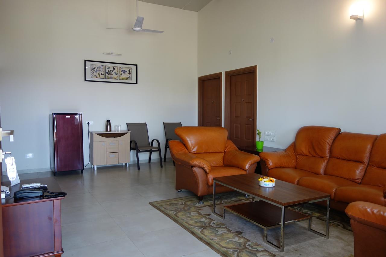 Savana Lake Resort Nashik Bagian luar foto