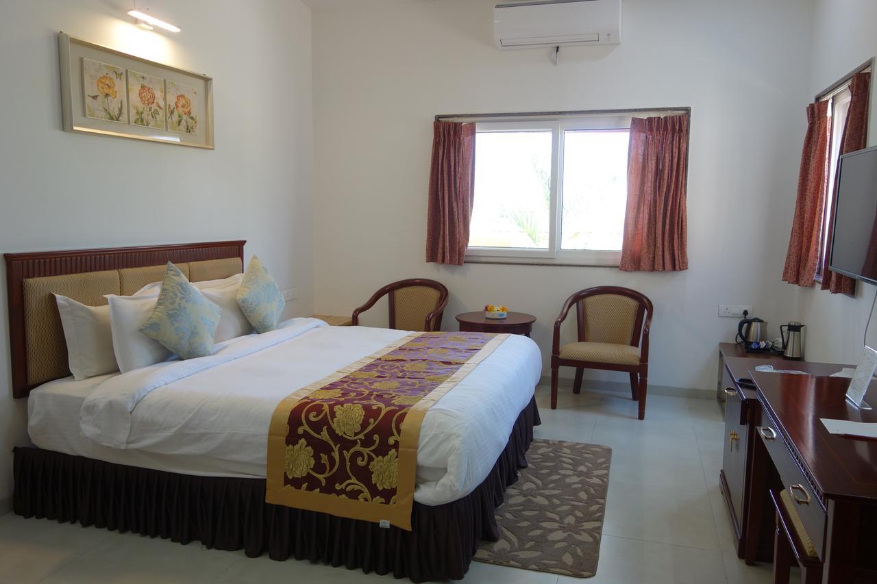Savana Lake Resort Nashik Bagian luar foto
